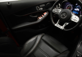 Подержанный автомобиль Mercedes-Benz GLC AMG 2021 года (17 фото)