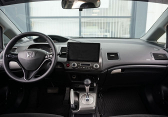 Подержанный автомобиль Honda Civic Sedan 2008 года (12 фото)
