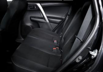 Подержанный автомобиль Toyota RAV4 2018 года (10 фото)