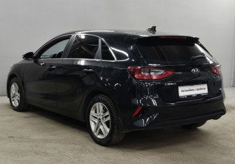 Подержанный автомобиль Kia Ceed Hatchback 2019 года (7 фото)