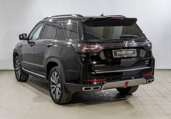 Подержанный автомобиль Changan CS95 2024 года (7 фото)