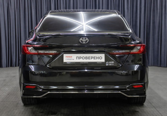 Подержанный автомобиль Toyota Camry Sedan 2025 года (6 фото)