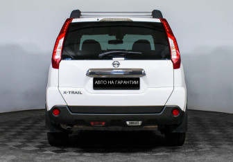 Подержанный автомобиль Nissan X-Trail 2014 года (6 фото)