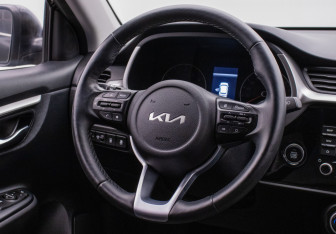 Подержанный автомобиль Kia Rio Hatchback 2021 года (15 фото)