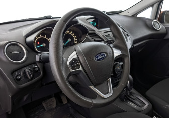 Подержанный автомобиль Ford Fiesta Sedan 2016 года (15 фото)