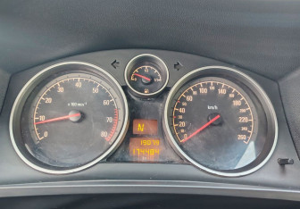 Подержанный автомобиль Opel Zafira Compactvan 2011 года (13 фото)