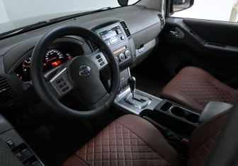 Подержанный автомобиль Nissan Pathfinder 2014 года (7 фото)