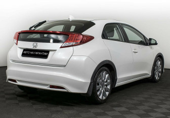 Подержанный автомобиль Honda Civic Hatchback 2012 года (4 фото)