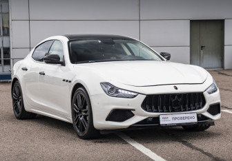 Подержанный автомобиль Maserati Ghibli Sedan 2016 года (3 фото)