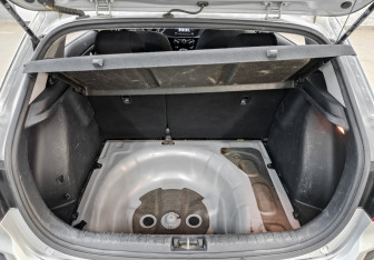 Подержанный автомобиль Kia Rio Hatchback 2021 года (10 фото)