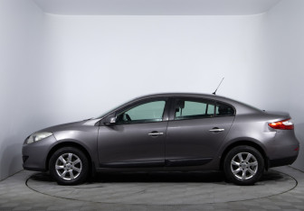 Подержанный автомобиль Renault Fluence 2011 года (8 фото)