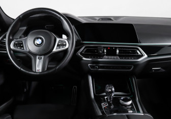 Подержанный автомобиль BMW X6 2021 года (12 фото)