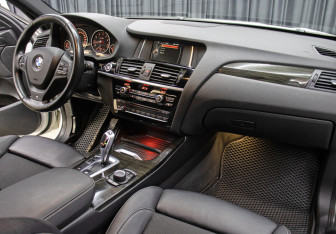 Подержанный автомобиль BMW X4 2016 года (11 фото)
