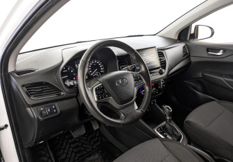 Подержанный автомобиль Hyundai Solaris Sedan 2021 года (15 фото)
