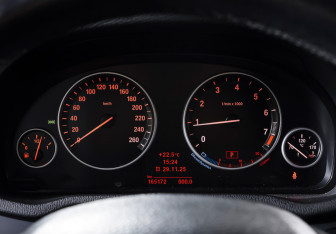 Подержанный автомобиль BMW X3 2012 года (15 фото)