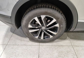 Подержанный автомобиль Volkswagen Tiguan 2019 года (12 фото)