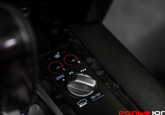 Подержанный автомобиль Toyota Land Cruiser Suv 2011 года (25 фото)