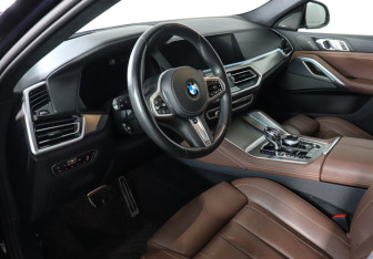 Подержанный автомобиль BMW X6 2020 года (12 фото)