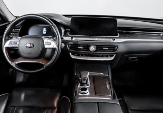 Подержанный автомобиль Kia K900 2019 года (12 фото)