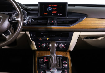 Подержанный автомобиль Audi A6 Sedan 2016 года (14 фото)