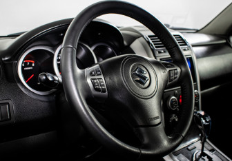 Подержанный автомобиль Suzuki Grand Vitara 2010 года (16 фото)