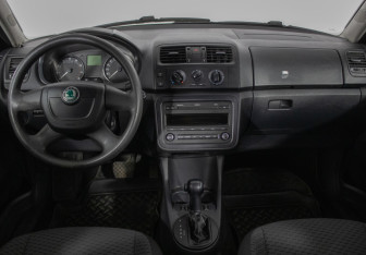 Подержанный автомобиль Skoda Fabia Hatchback 2012 года (13 фото)