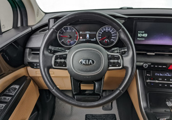 Подержанный автомобиль Kia Carnival 2021 года (22 фото)
