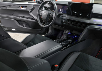 Подержанный автомобиль Toyota Camry Sedan 2025 года (9 фото)