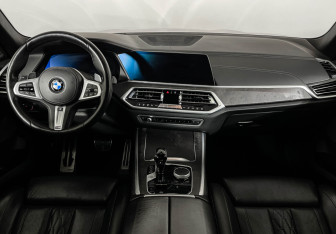 Подержанный автомобиль BMW X5 2021 года (12 фото)