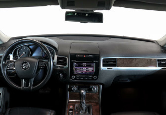 Подержанный автомобиль Volkswagen Touareg 2012 года (9 фото)