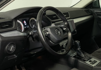 Подержанный автомобиль Skoda Superb Liftback 2021 года (13 фото)