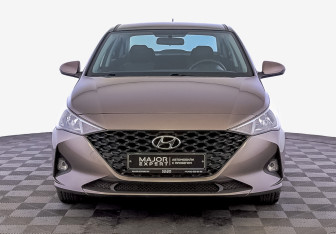 Подержанный автомобиль Hyundai Solaris Sedan 2021 года (2 фото)