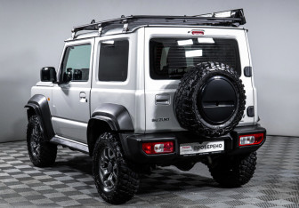 Подержанный автомобиль Suzuki Jimny 2020 года (7 фото)