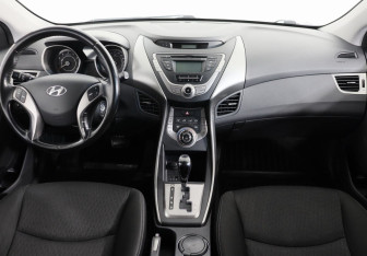Подержанный автомобиль Hyundai Elantra Sedan 2012 года (6 фото)