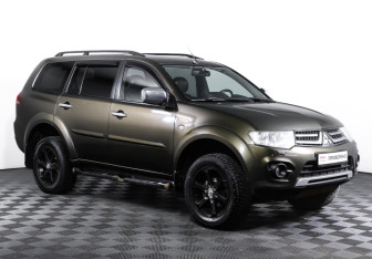 Подержанный автомобиль Mitsubishi Pajero Sport 2015 года (3 фото)