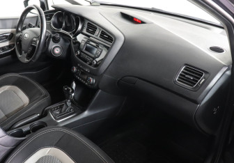 Подержанный автомобиль Kia Ceed Wagon 2012 года (10 фото)