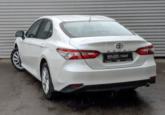 Подержанный автомобиль Toyota Camry Sedan 2021 года (7 фото)