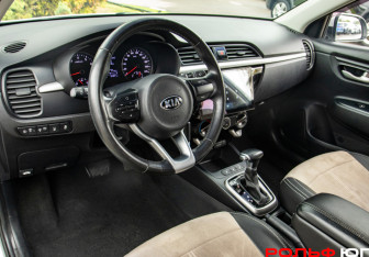 Подержанный автомобиль Kia Rio Sedan 2017 года (15 фото)