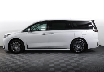 Подержанный автомобиль Voyah Dream 2024 года (8 фото)
