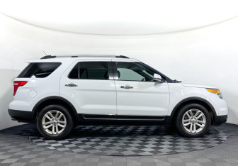 Подержанный автомобиль Ford Explorer 2013 года (4 фото)