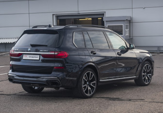 Подержанный автомобиль BMW X7 2019 года (5 фото)