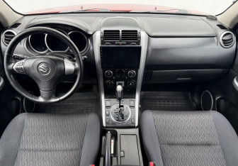Подержанный автомобиль Suzuki Grand Vitara 2012 года (12 фото)