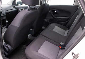 Подержанный автомобиль Volkswagen Polo Sedan 2013 года (11 фото)
