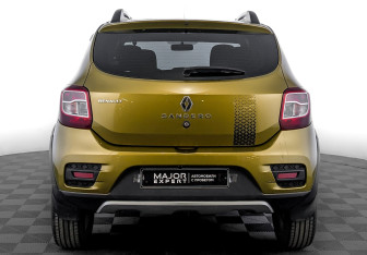 Подержанный автомобиль Renault Sandero 2018 года (6 фото)