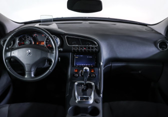 Подержанный автомобиль Peugeot 3008 2012 года (14 фото)