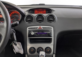 Подержанный автомобиль Peugeot 308 Hatchback 2012 года (17 фото)