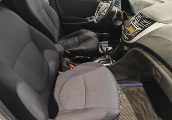 Подержанный автомобиль Hyundai Solaris Sedan 2012 года (8 фото)