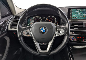 Подержанный автомобиль BMW X3 2018 года (22 фото)