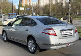 Подержанный автомобиль Nissan Teana 2011 года (7 фото)