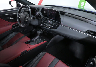 Подержанный автомобиль Lexus ES 2022 года (7 фото)
